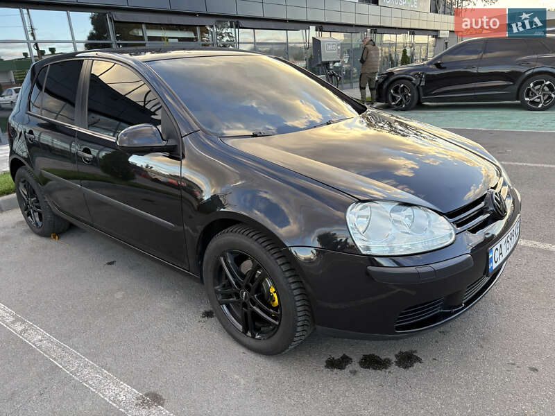 Хэтчбек Volkswagen Golf 2005 в Умани