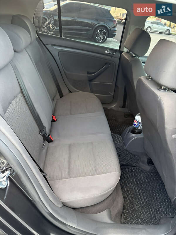 Хэтчбек Volkswagen Golf 2005 в Умани