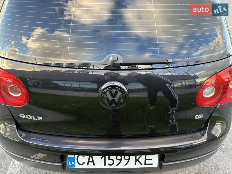 Хэтчбек Volkswagen Golf 2005 в Умани