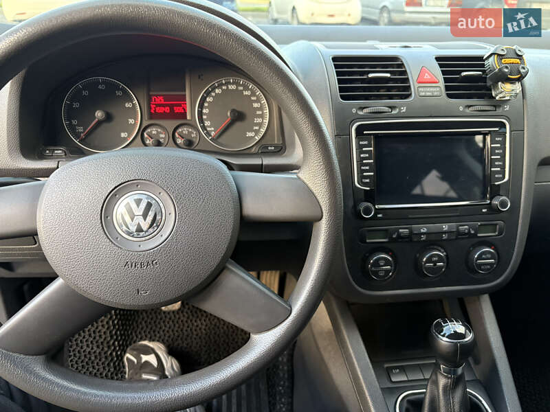 Хэтчбек Volkswagen Golf 2005 в Умани