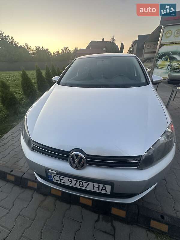 Хэтчбек Volkswagen Golf 2010 в 