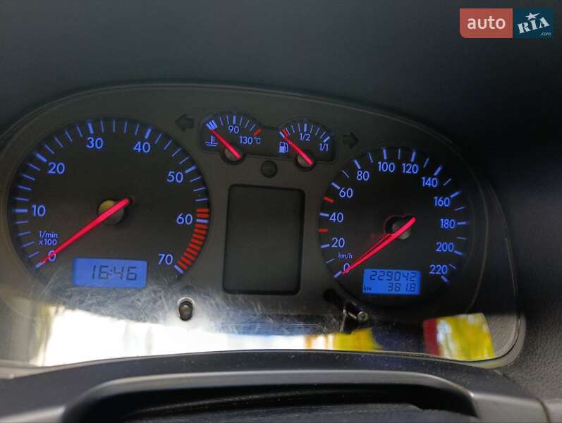 Хэтчбек Volkswagen Golf 1998 в Рава-Русской