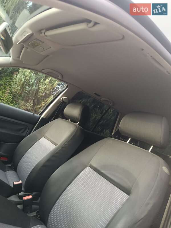 Хэтчбек Volkswagen Golf 2002 в Самборе