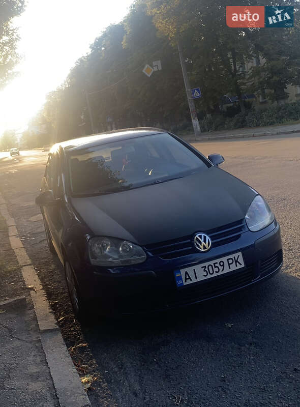 Хэтчбек Volkswagen Golf 2004 в  фото Хэтчбек Volkswagen Golf 2004 в