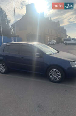 Хэтчбек Volkswagen Golf 2004 в  фото 13 Хэтчбек Volkswagen Golf 2004 в