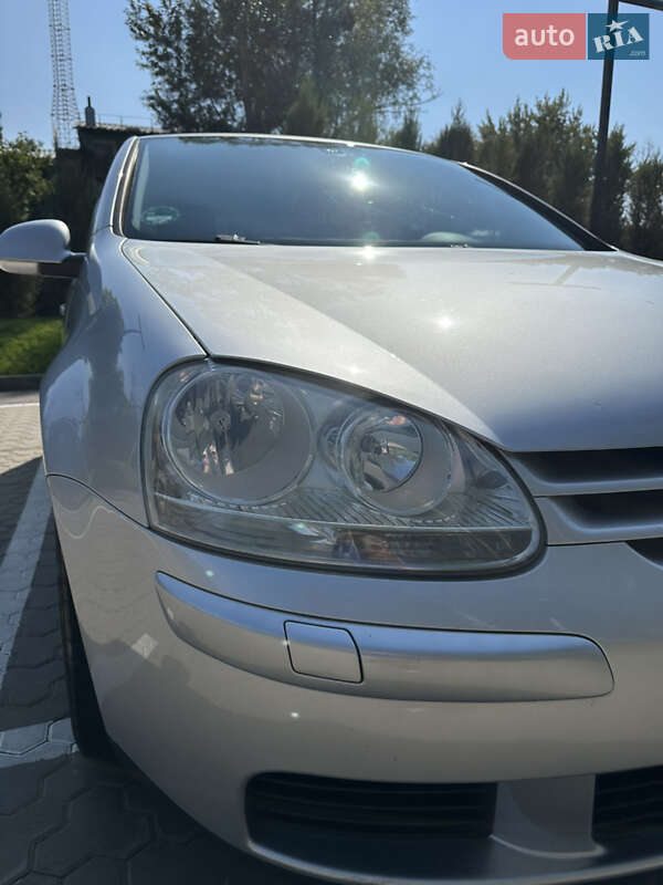 Хэтчбек Volkswagen Golf 2005 в Киеве