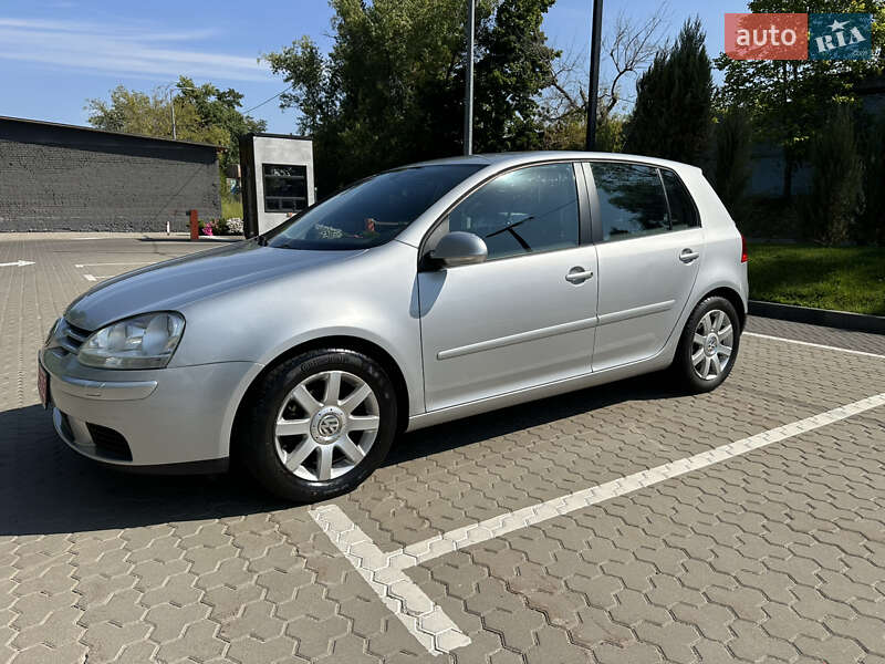 Хэтчбек Volkswagen Golf 2005 в Киеве