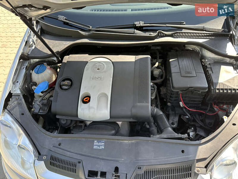 Хэтчбек Volkswagen Golf 2005 в Киеве