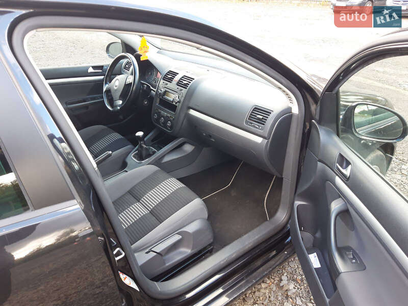 Хетчбек Volkswagen Golf 2009 в Луцьку