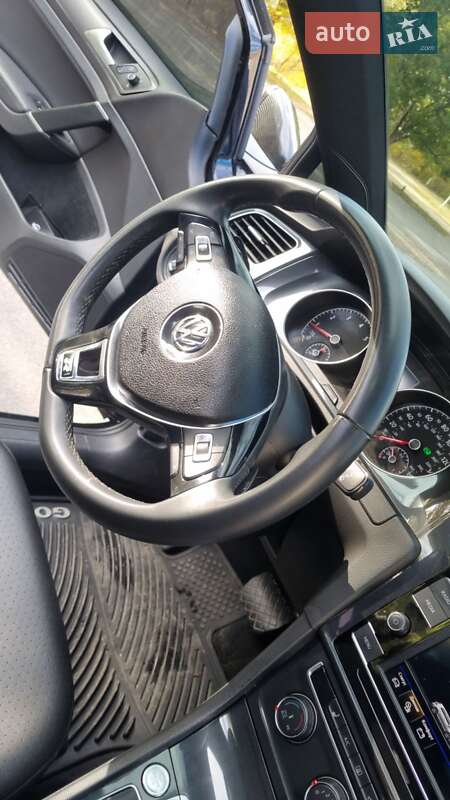 Хэтчбек Volkswagen Golf 2020 в Днепре