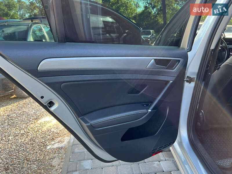 Универсал Volkswagen Golf 2013 в Залещиках