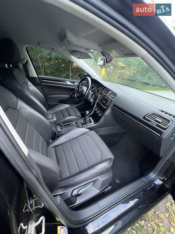 Універсал Volkswagen Golf 2014 в Рівному