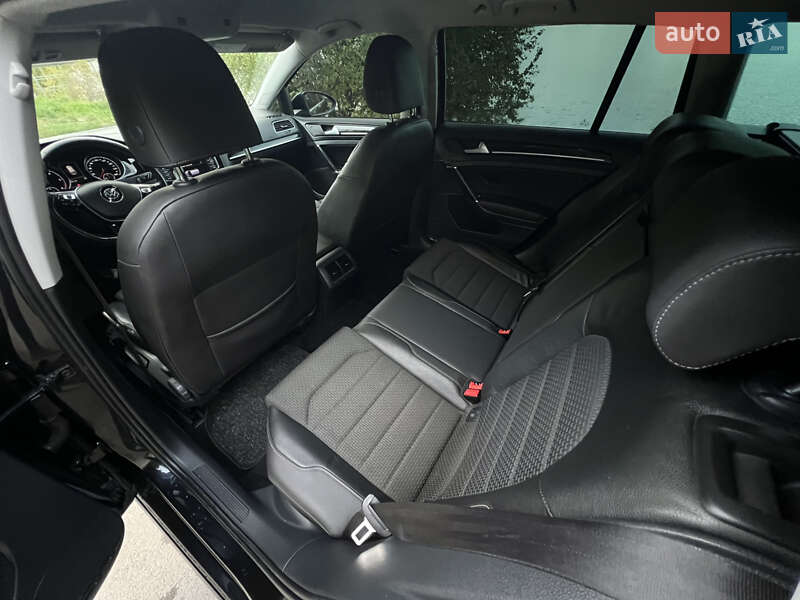 Універсал Volkswagen Golf 2014 в Рівному