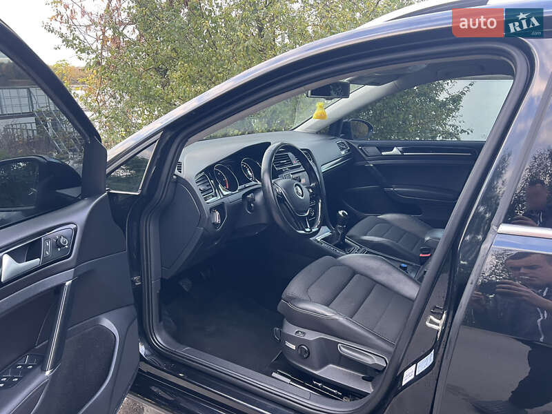 Універсал Volkswagen Golf 2014 в Рівному