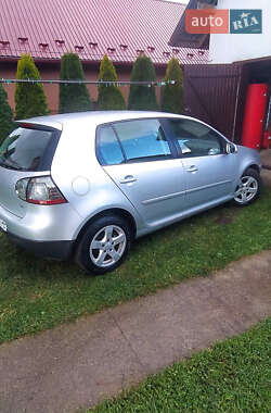 Хэтчбек Volkswagen Golf 2004 в Львове