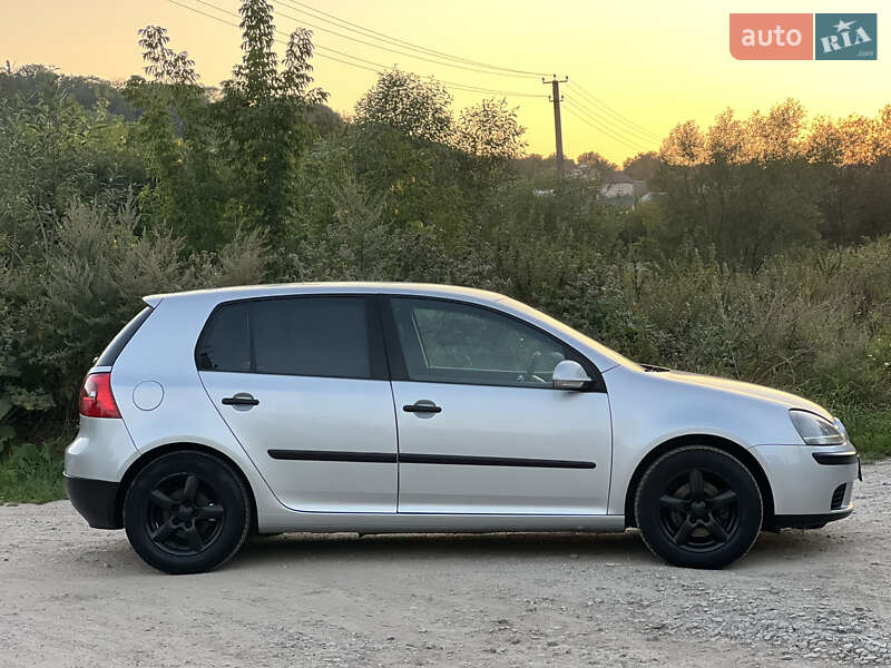 Хэтчбек Volkswagen Golf 2004 в Тернополе