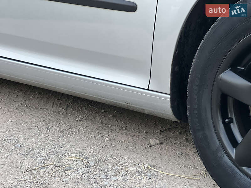 Хэтчбек Volkswagen Golf 2004 в Тернополе