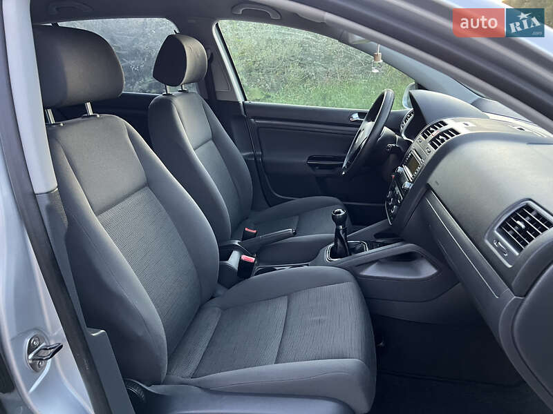 Хэтчбек Volkswagen Golf 2004 в Тернополе