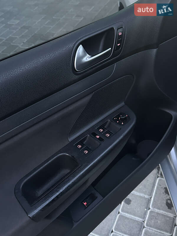 Хэтчбек Volkswagen Golf 2006 в Киеве фото 11 Хэтчбек Volkswagen Golf 2006 в Киеве