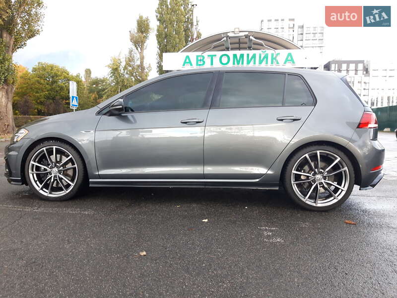 Хетчбек Volkswagen Golf 2018 в Києві