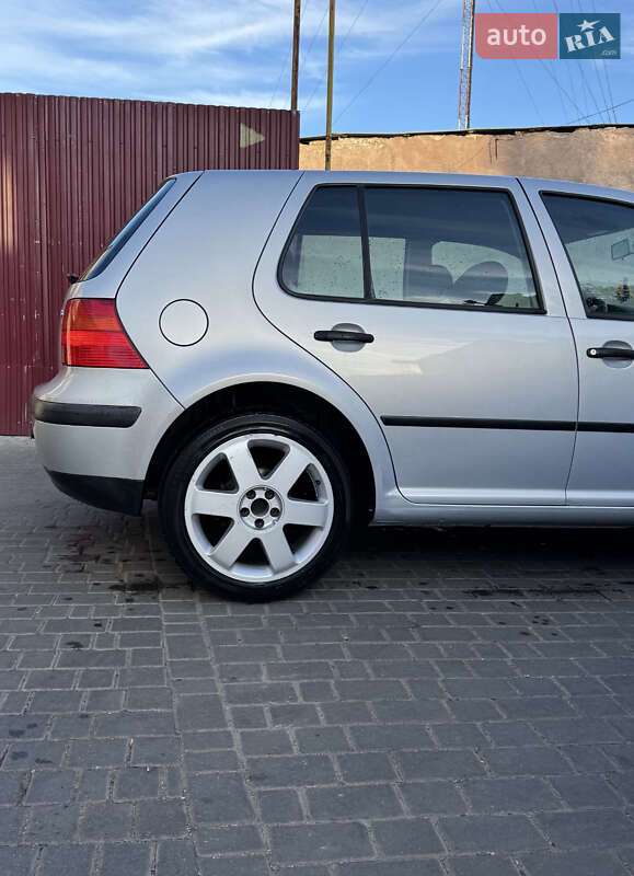 Хэтчбек Volkswagen Golf 2000 в Синельниково