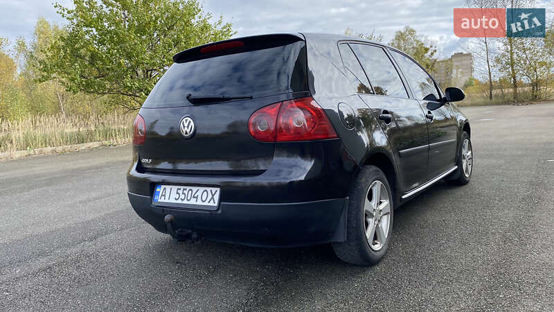 Хэтчбек Volkswagen Golf 2004 в Иванкове