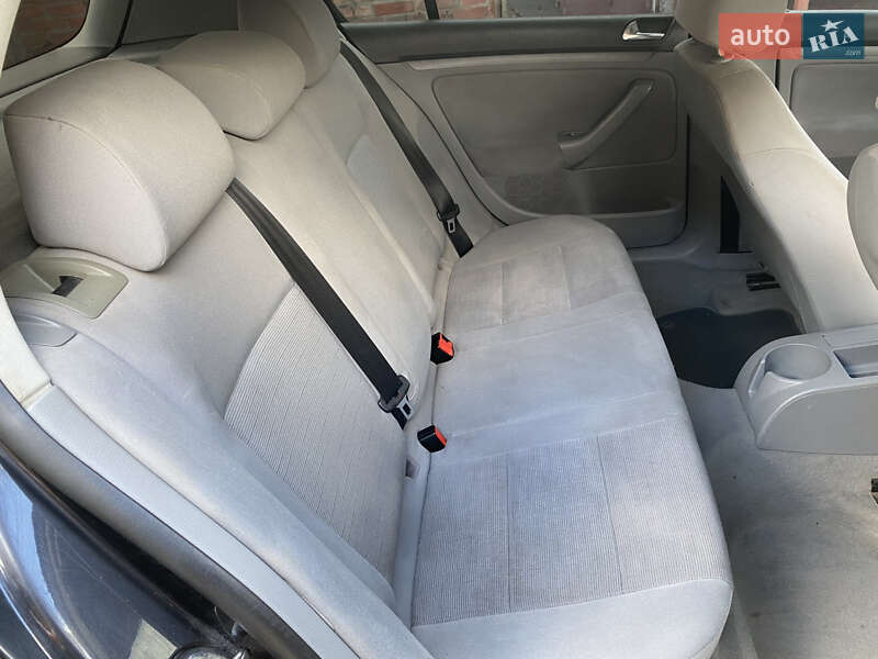 Хэтчбек Volkswagen Golf 2004 в Иванкове