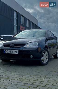 Хетчбек Volkswagen Golf 2004 в Стрию