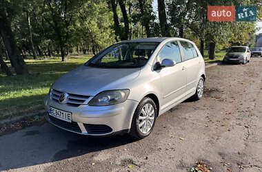 Хэтчбек Volkswagen Golf 2005 в Львове