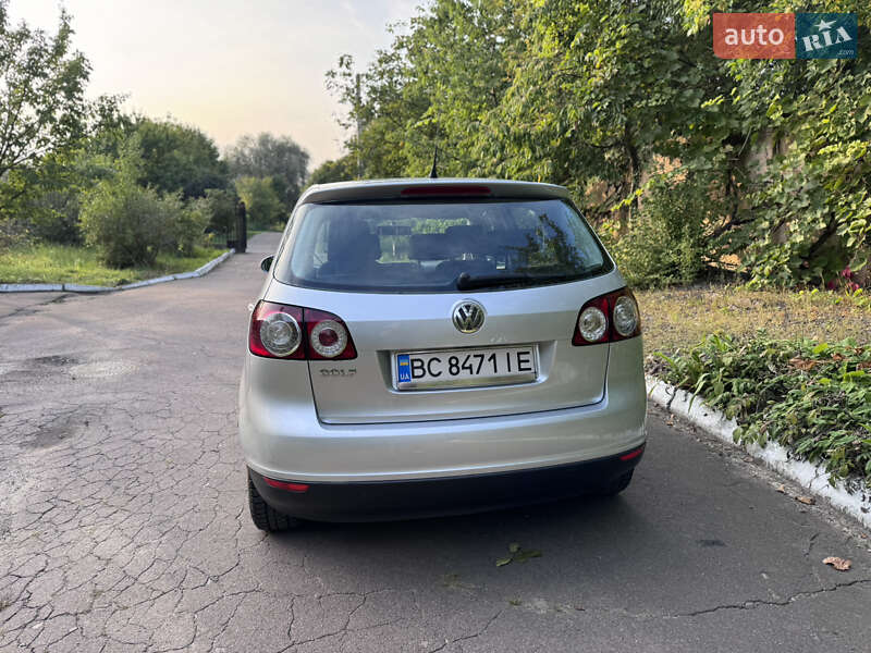 Хетчбек Volkswagen Golf 2005 в Львові