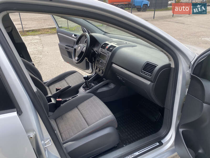 Хэтчбек Volkswagen Golf 2006 в Ивано-Франковске