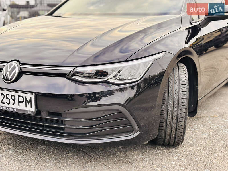 Хэтчбек Volkswagen Golf 2020 в Киеве