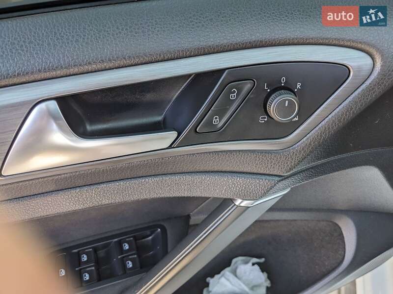 Хэтчбек Volkswagen Golf 2017 в Кривом Роге