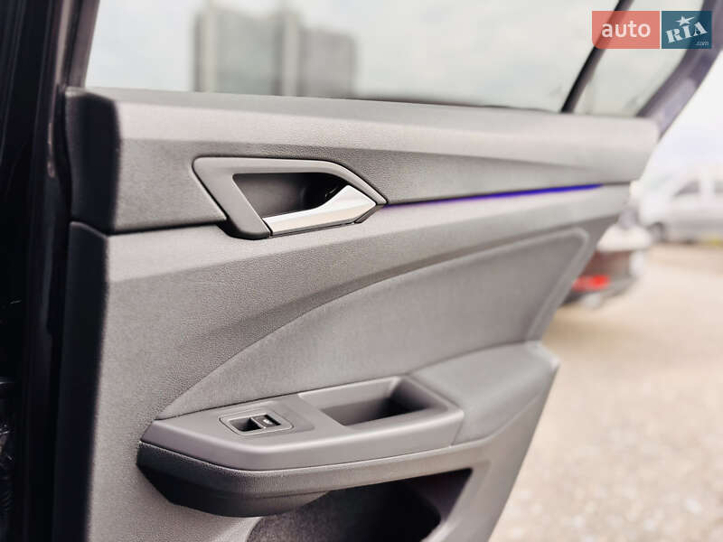 Хэтчбек Volkswagen Golf 2020 в Киеве