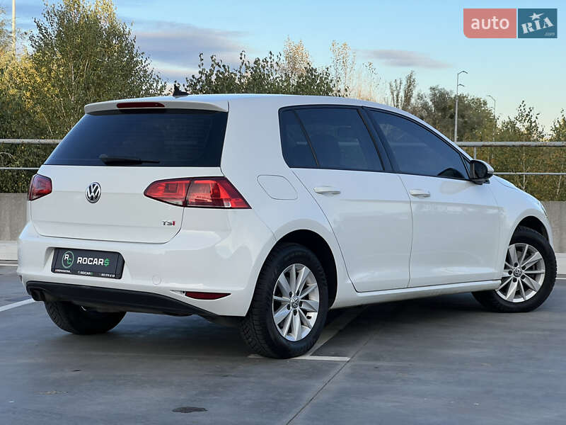 Хэтчбек Volkswagen Golf 2014 в Киеве