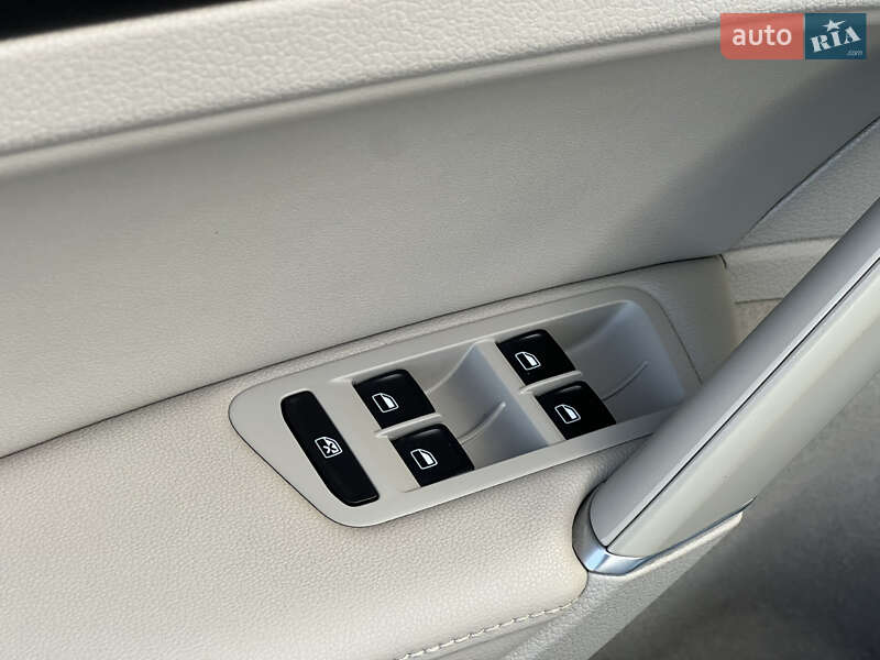 Хэтчбек Volkswagen Golf 2014 в Киеве