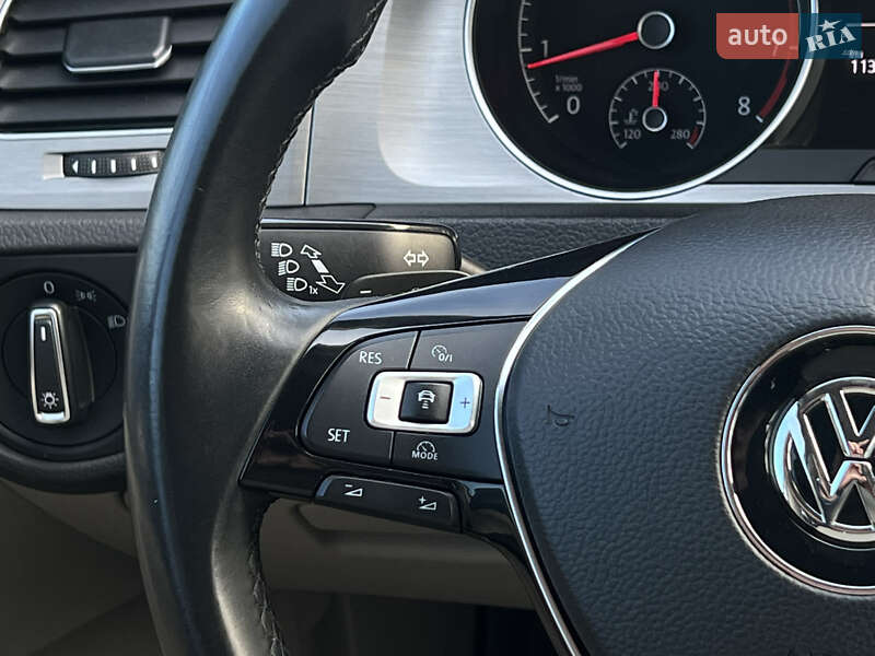 Хэтчбек Volkswagen Golf 2014 в Киеве