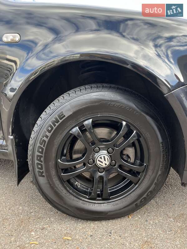 Хетчбек Volkswagen Golf 2003 в Харкові