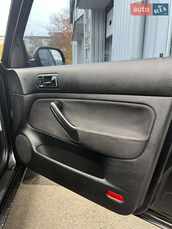 Хетчбек Volkswagen Golf 2003 в Харкові