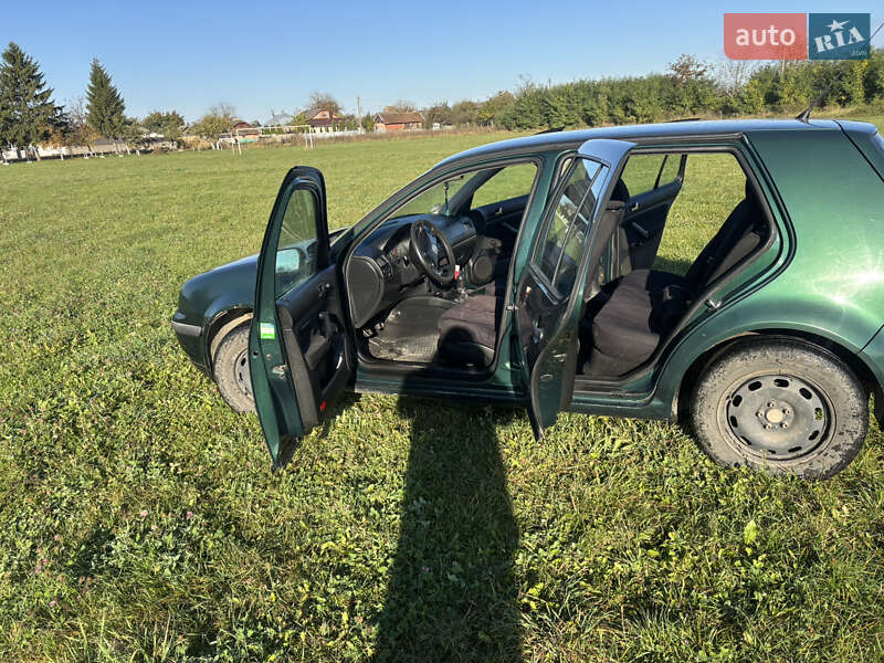 Хетчбек Volkswagen Golf 1999 в Снятині