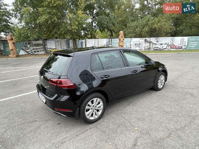 Хэтчбек Volkswagen Golf 2020 в Днепре