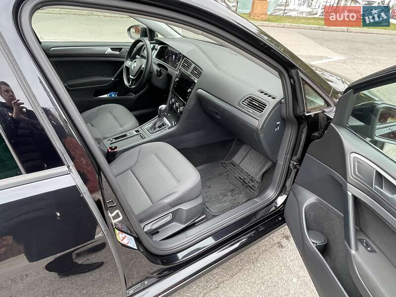 Хэтчбек Volkswagen Golf 2020 в Днепре