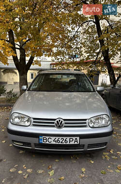 Хэтчбек Volkswagen Golf 2002 в Новояворовске