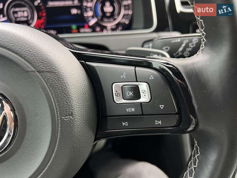 Хэтчбек Volkswagen Golf 2016 в Киеве