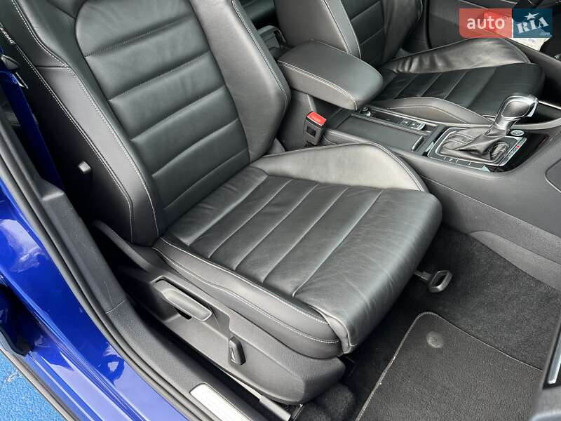 Хэтчбек Volkswagen Golf 2016 в Киеве