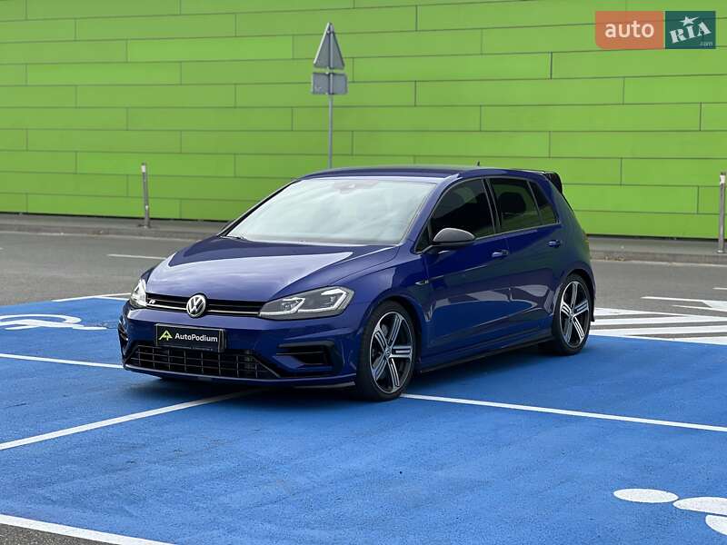 Хэтчбек Volkswagen Golf 2016 в Киеве