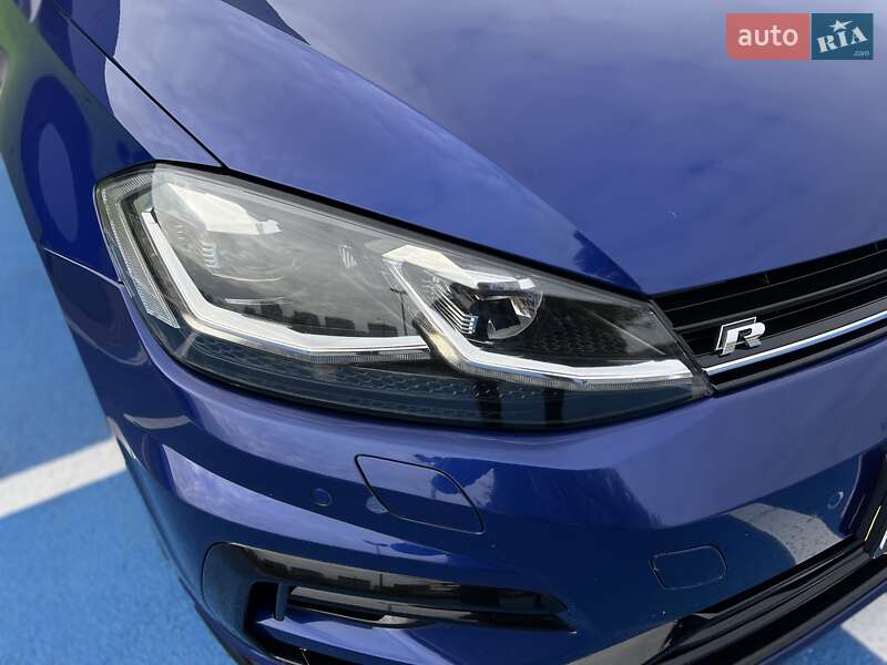 Хэтчбек Volkswagen Golf 2016 в Киеве