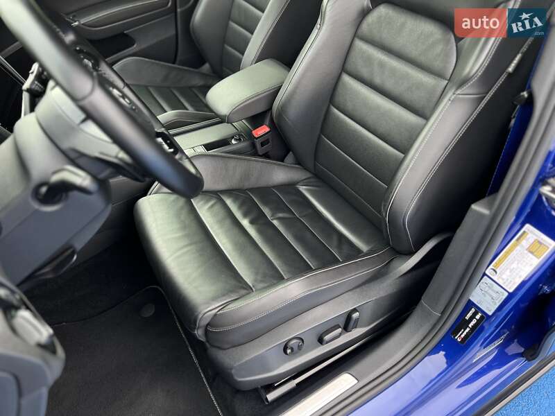 Хэтчбек Volkswagen Golf 2016 в Киеве