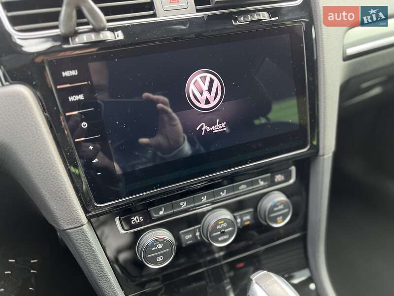 Хэтчбек Volkswagen Golf 2016 в Киеве