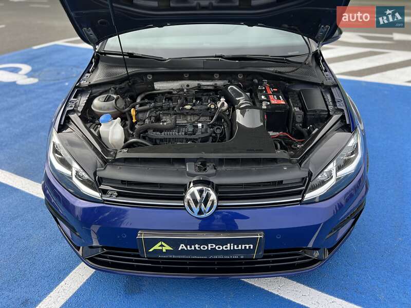 Хэтчбек Volkswagen Golf 2016 в Киеве